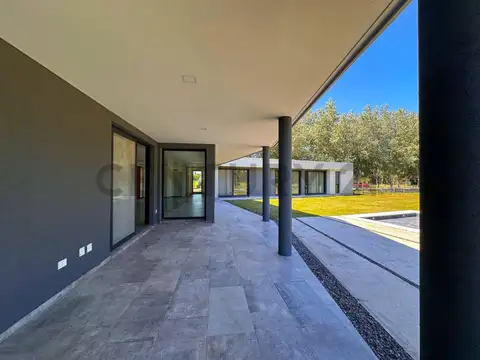 Casa 5 ambientes con 2 baños