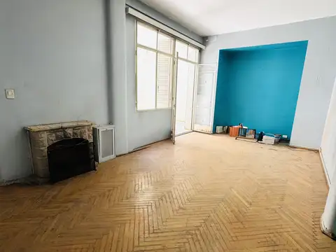 Venta departamento 3 ambientes en San Telmo de Categoría. al Frente. Amplio 100m2. con Balcón y Patio