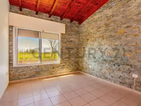 Casa 5 ambientes con 1 baño