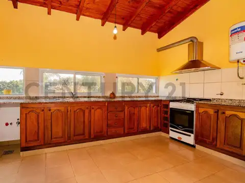 Venta Casa de 3 Dormitorios con pileta y parque en Funes Town