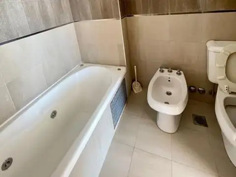 Departamento en Alquiler con 1 cocheras