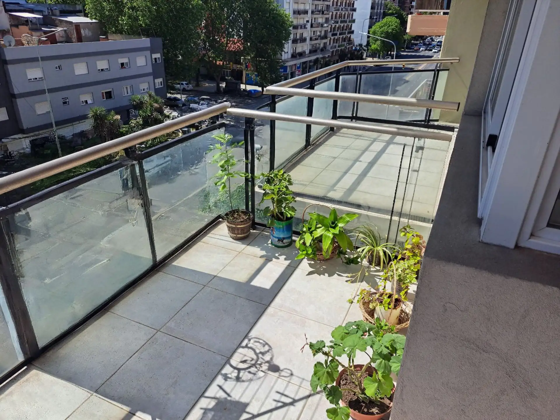 Venta de Departamento de 3 AMBIENTES CON COCHERA en La Perla