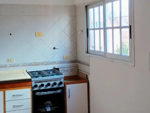 Casa 2 ambientes con 1 baño