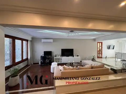 Casa en Venta con 4 cocheras