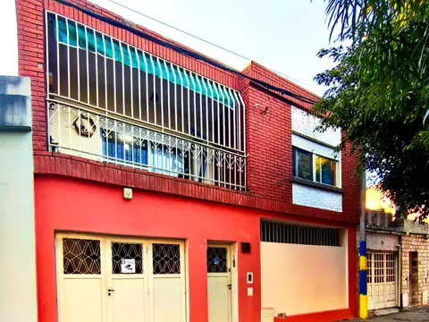 EXCELENTE CASA, GARAGE, PATIO IMPECABLE