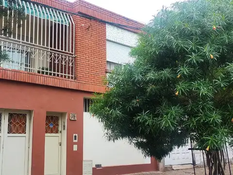 EXCELENTE CASA, GARAGE, PATIO IMPECABLE