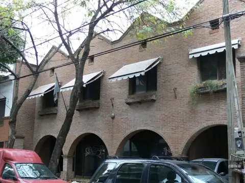 Amplio Complejo de Oficinas y Locales