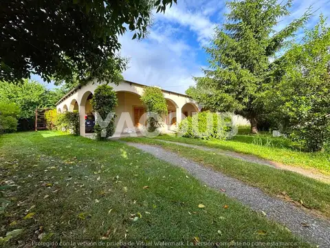 Casa de 2 Dormitorios, galpón y gran galería - 208 m2 constr. en lote de 899mts2 - La Tandilera