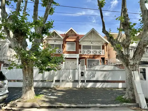 Estupenda casa en alquiler apta embajadas con todas las comodidades y gran parque en Martínez.
