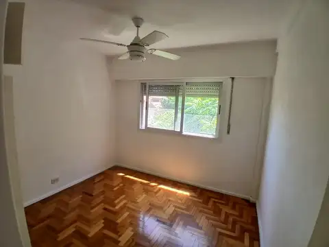 Muy buen 3 ambientes con balcón, muy luminoso.