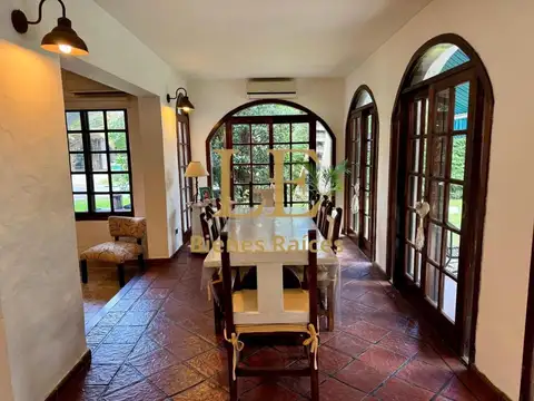 Casa en Venta con 3 cocheras