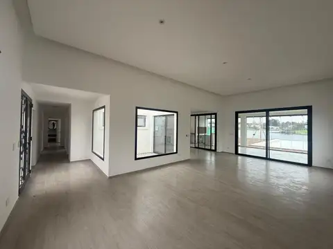 Casa a estrenar a la laguna