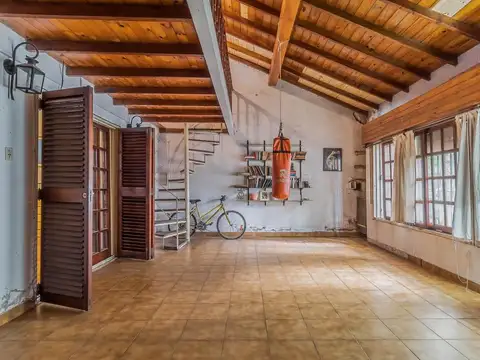 Casa 5 ambientes con 1 baño