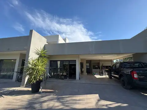 Venta casa en Aires del Llano 