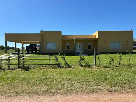 Casa 4 ambientes con 3 baños