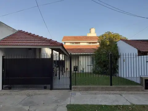 Hermoso Chalet 5 Amb  en Venta  