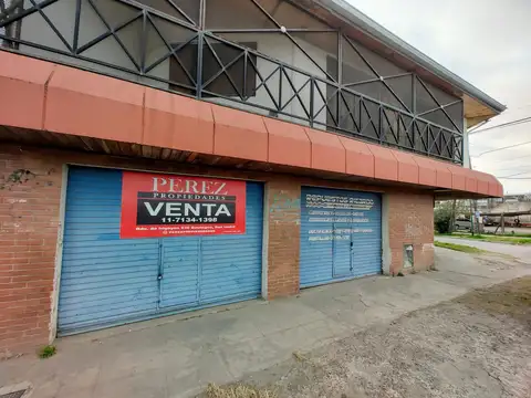 5 locales comerciales y un lote