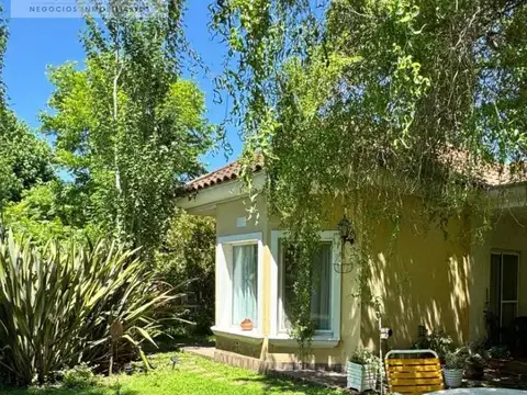 Casa 4 ambientes con 2 baños