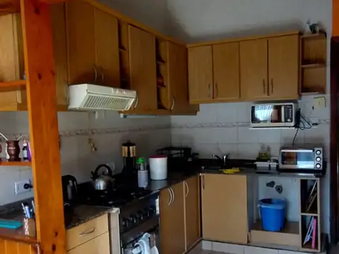 VENTA CASA 3 AMBIENTES CON COCHERA Y QUINCHO