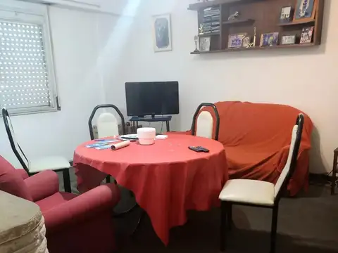 Unanue 900, Piso 8