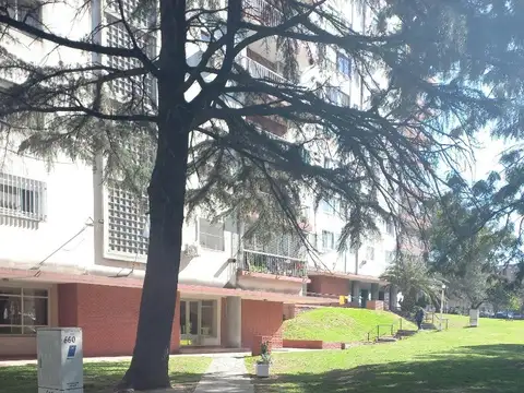 EDIFICIO 2- DEPTO 3 AMBIENTES GRANDE- CON BALCON-PLAYA ESTACIONAMIENTO- JARDINES