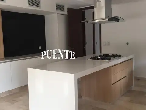St. Thomas Este - 4 suites   dep. y esc.
