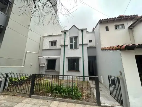 Casa 5 Ambientes a Refaccionar en Lote Propio