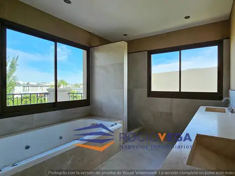 Casa 5 ambientes con 5 baños