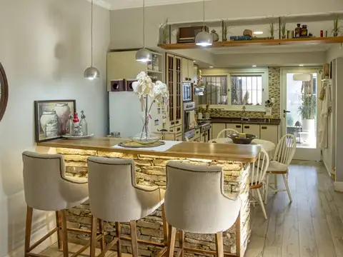 Casa 6 ambientes con 3 baños