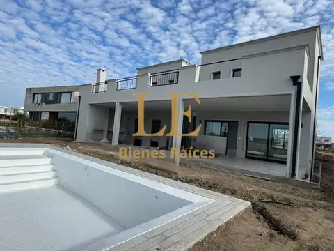 Casa en Venta en El Canton, USD 420.000