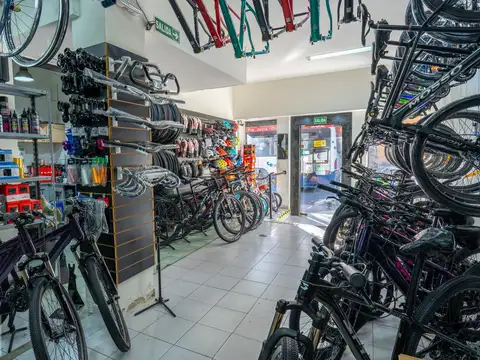 Venta Excelente Local en Flores Centro