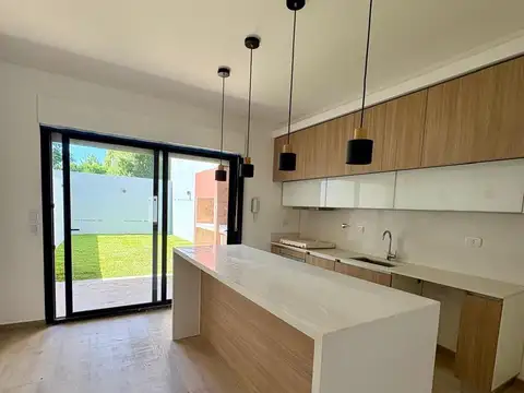 Casa en Venta con 1 cochera