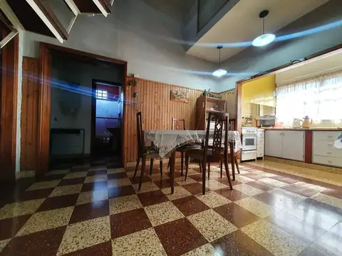 Casa en Venta con 3 cocheras