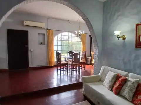 Casa en Venta con 2 cocheras