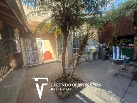 Casa 6 ambientes con 2 baños