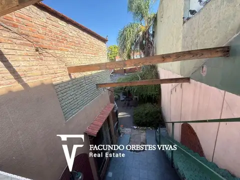 Casa 6 ambientes con 2 baños