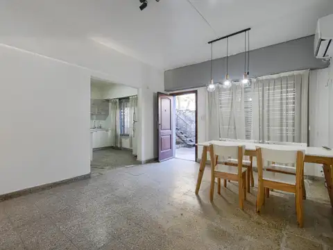 VENTA PH DE 4 AMBIENTES CON PATIO CENTRO DE BALLESTER