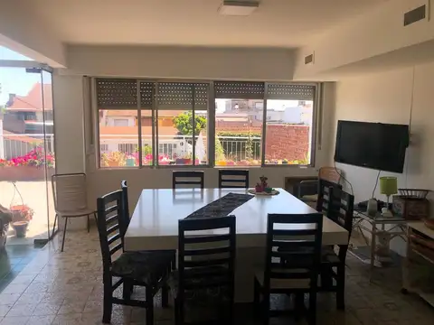 Casa 7 ambientes con 5 baños