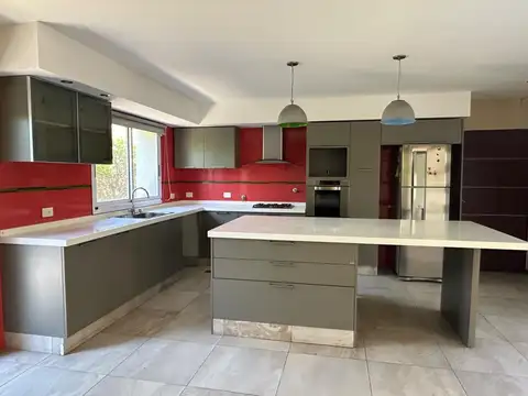 Casa en Venta con 6 cocheras