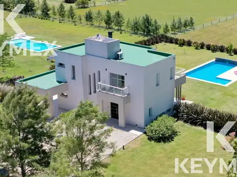 VENTA CASA 4 DORMITORIOS CAMPOS DE ROCA II