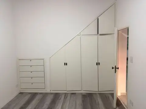 PH 4 ambientes totalmente renovada, sin expensas