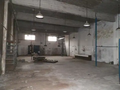 GALPON 380 m2 Cub sobre Lote 480 m2