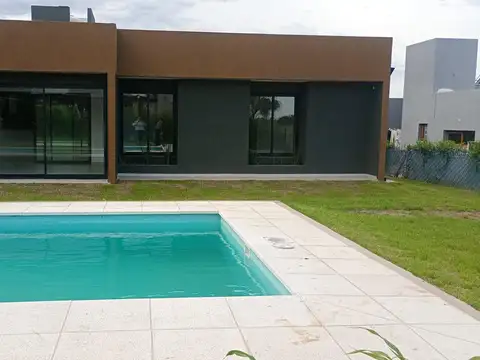 Casa 5 ambientes con 3 baños