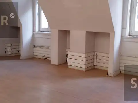 Oficina 5 ambientes con 3 baños