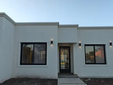 Casa en Venta en Pilar Del Este - Santa Elisa, USD 195.000