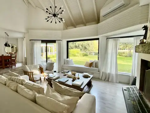 Casa en Venta en Villa Rosa, USD 790.000