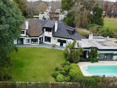 Venta Casa 6 ambientes en Mayling CC sobre el Polo