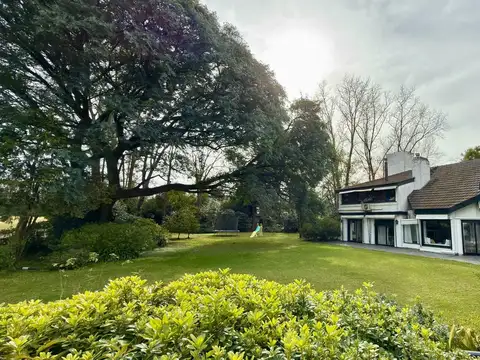 Venta Casa 6 ambientes en Mayling CC sobre el Polo