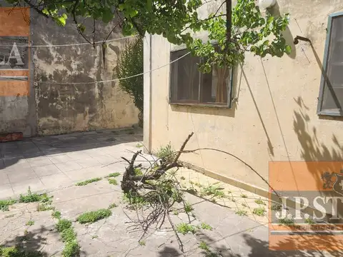 Casa y 2 Dptos a refaccionar en 2 plantas 200 m2 Edif. - San Justo