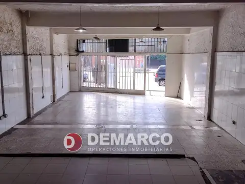 LOCAL 92 M2.- ( 8 X 13 APROX.)